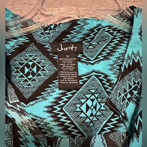 Justify Tunic Blouse - Picture 6 of 7